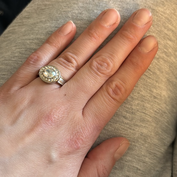 Swarovski touchstone opalescent ring. - Picture 2 of 4